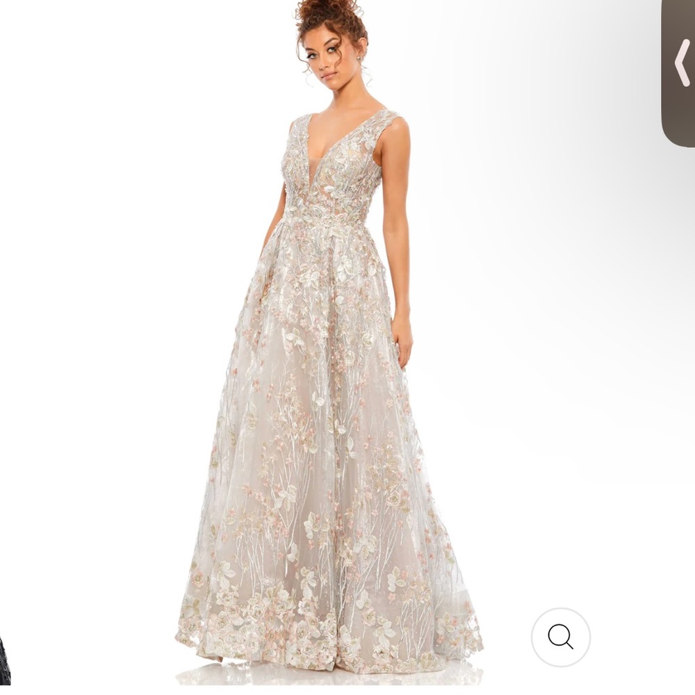 Mac Duggal FLORAL EMBROIDERED ILLUSION V-NECK GOWN size 16 - wedding dress $598